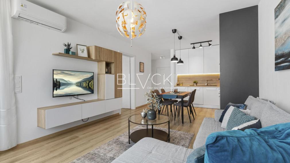 BLVCK - Bývanie vo vinohradoch a do mesta na bajku? Tento 2-izbák pod Karpatmi čaká na teba.