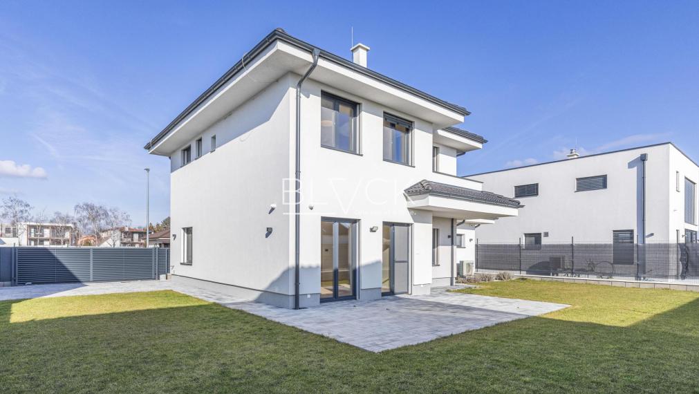 BLVCK - Dom, kde neurčuješ len interiér, ale aj pravidlá.