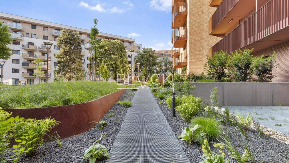 BLVCK - Nie je to len byt. Je to ZWIRN.