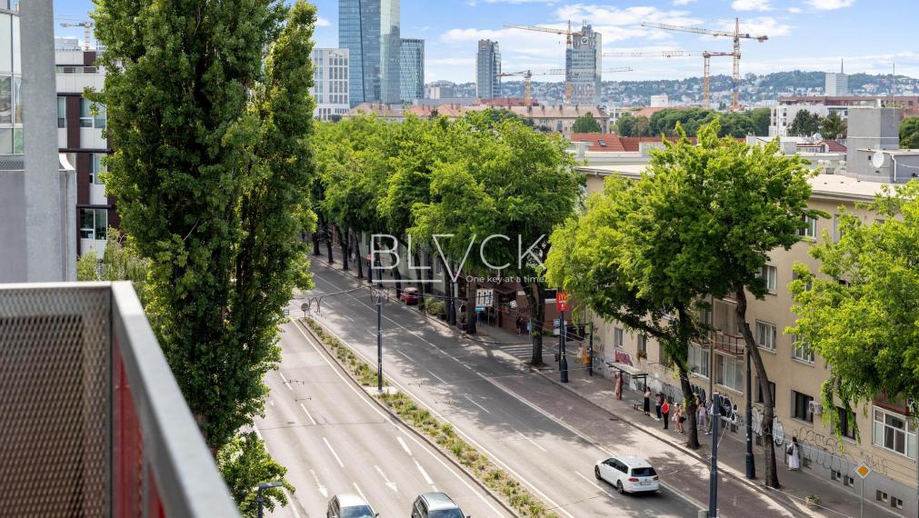 BLVCK – Malý? Nepodceňuj ho. 2-izbák v Apollise