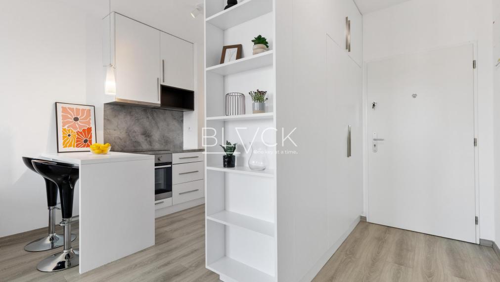 BLVCK – Malý? Nepodceňuj ho. 2-izbák v Apollise