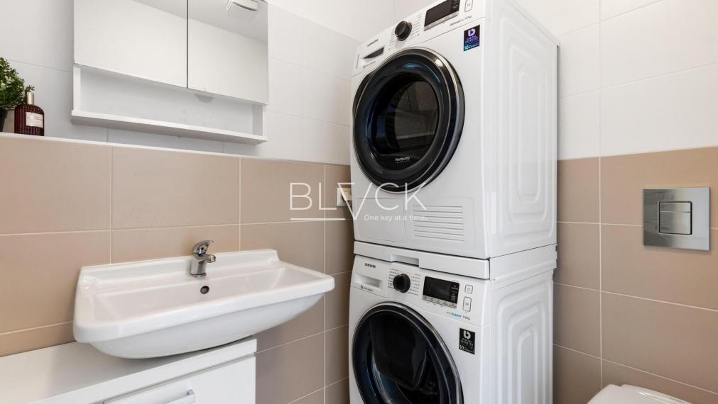 BLVCK – Malý? Nepodceňuj ho. 2-izbák v Apollise