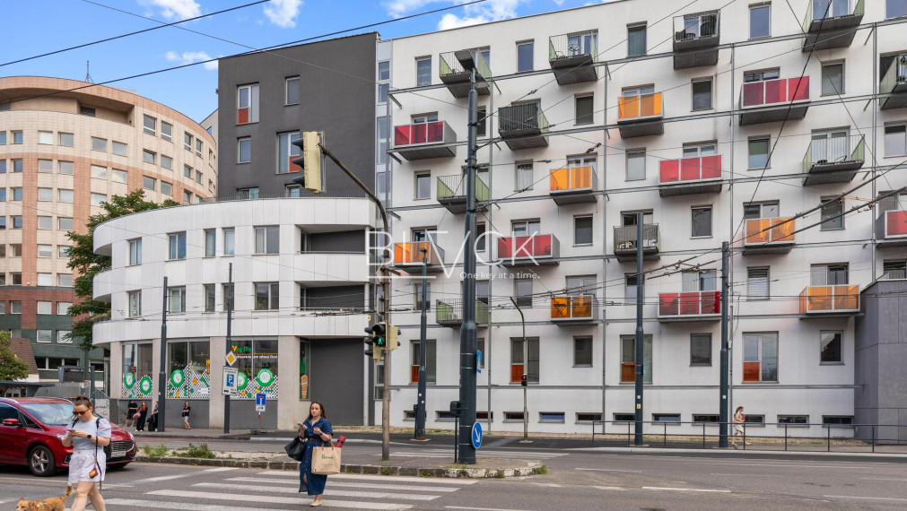 BLVCK – Malý? Nepodceňuj ho. 2-izbák v Apollise