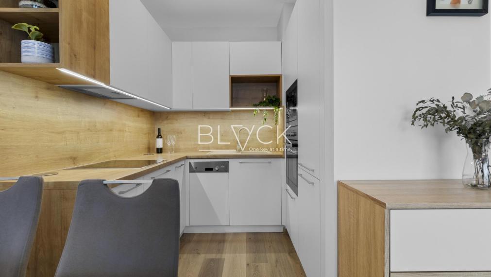 BLVCK - Pod tebou mesto. Pred tebou rozhodnutie - 2izb byt FUXOVA