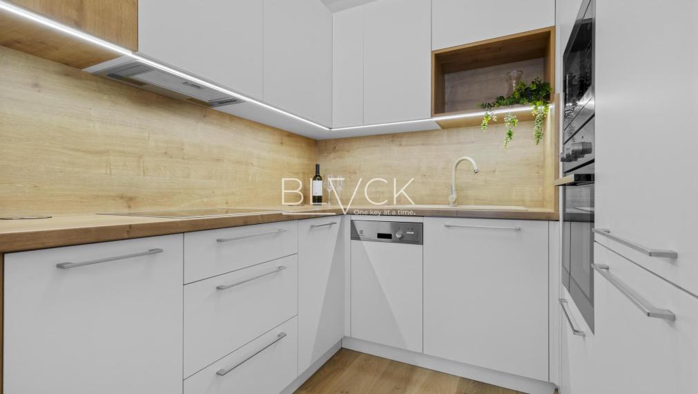 BLVCK - Pod tebou mesto. Pred tebou rozhodnutie - 2izb byt FUXOVA