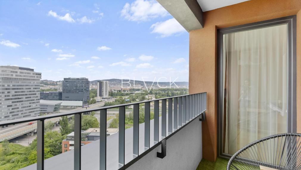 BLVCK - Pod tebou mesto. Pred tebou rozhodnutie - 2izb byt FUXOVA