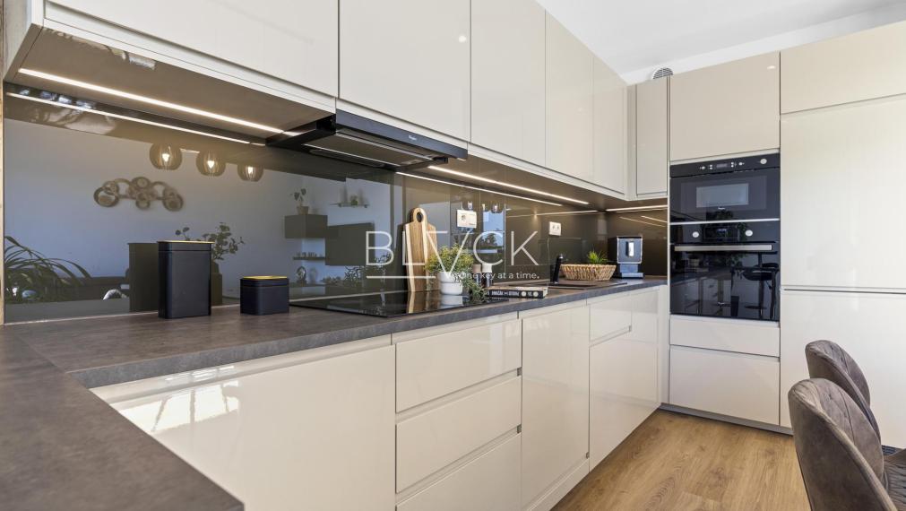 BLVCK – Mezonet vo Flat 75. Nie každý na to má. Ty áno.