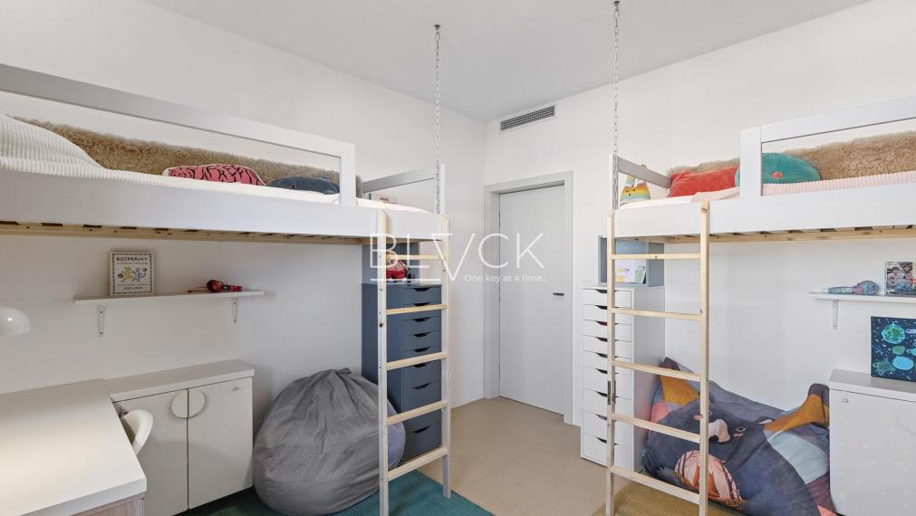 BLVCK - Slnečnice pod rukami architektov. Nie developera.