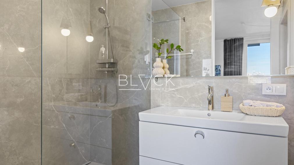 BLVCK - Slnečnice pod rukami architektov. Nie developera.