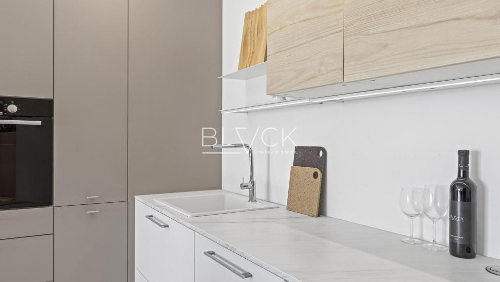 BLVCK - Slnečnice pod rukami architektov. Nie developera.