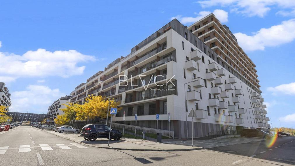 BLVCK - Slnečnice pod rukami architektov. Nie developera.