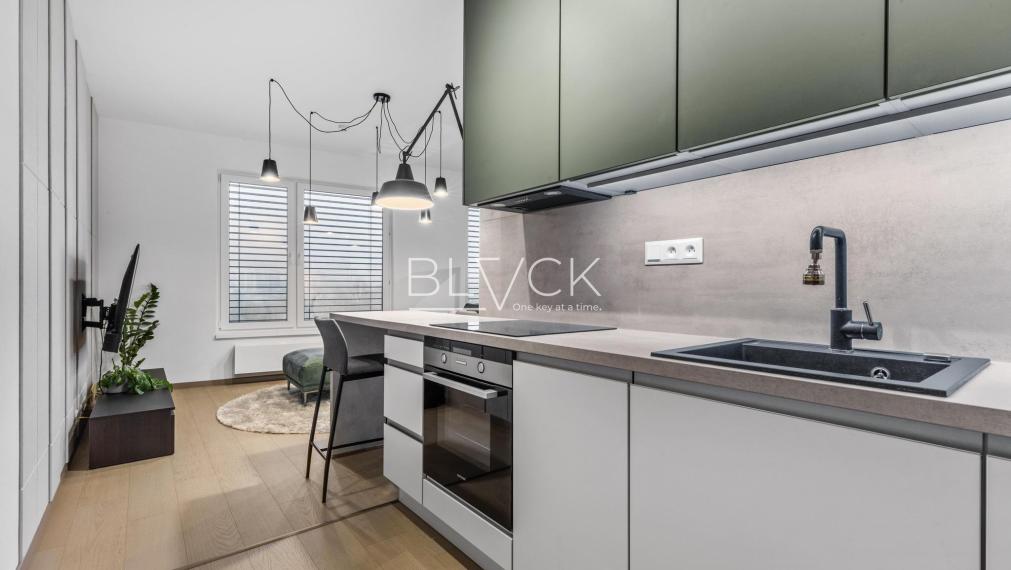 BLVCK - Čerešne. Dizajnovka s výhľadom na Karpaty.