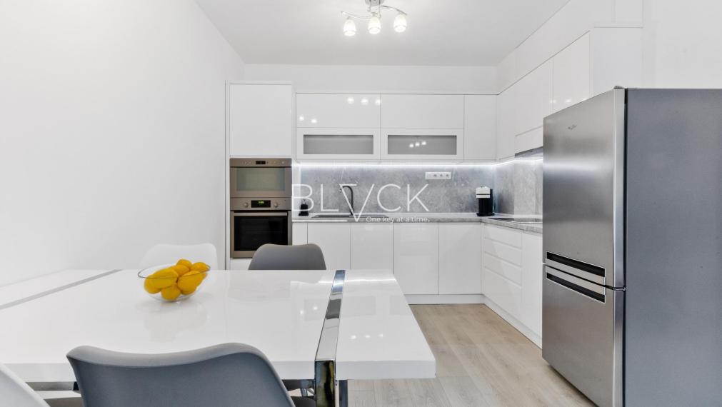 BLVCK - Rezidencia Opavská. Mestský vibe, les za chrbtom.