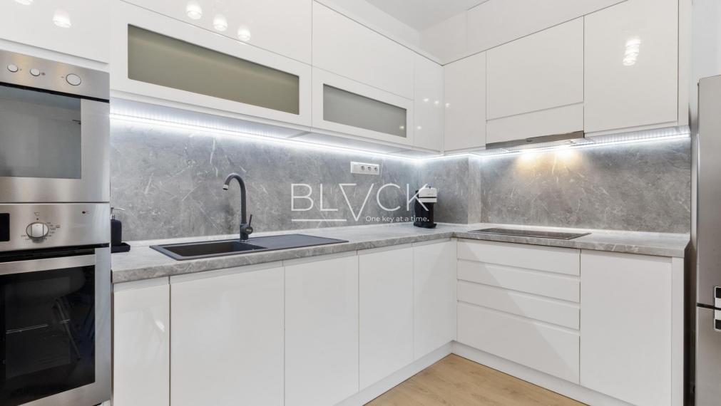 BLVCK - Rezidencia Opavská. Mestský vibe, les za chrbtom.