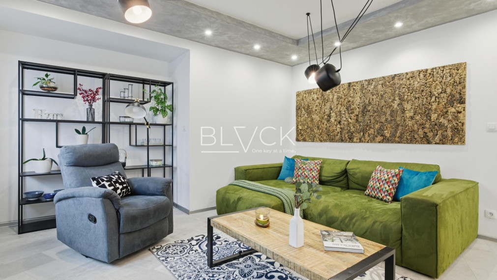 BLVCK - Nivy. Veľký byt. Malé starosti.