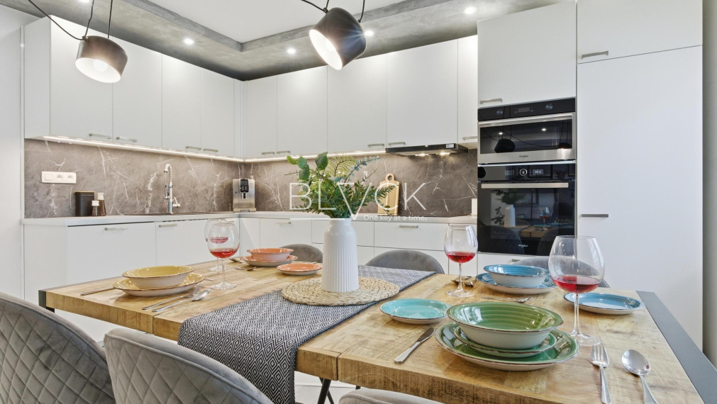 BLVCK - Nivy. Veľký byt. Malé starosti.