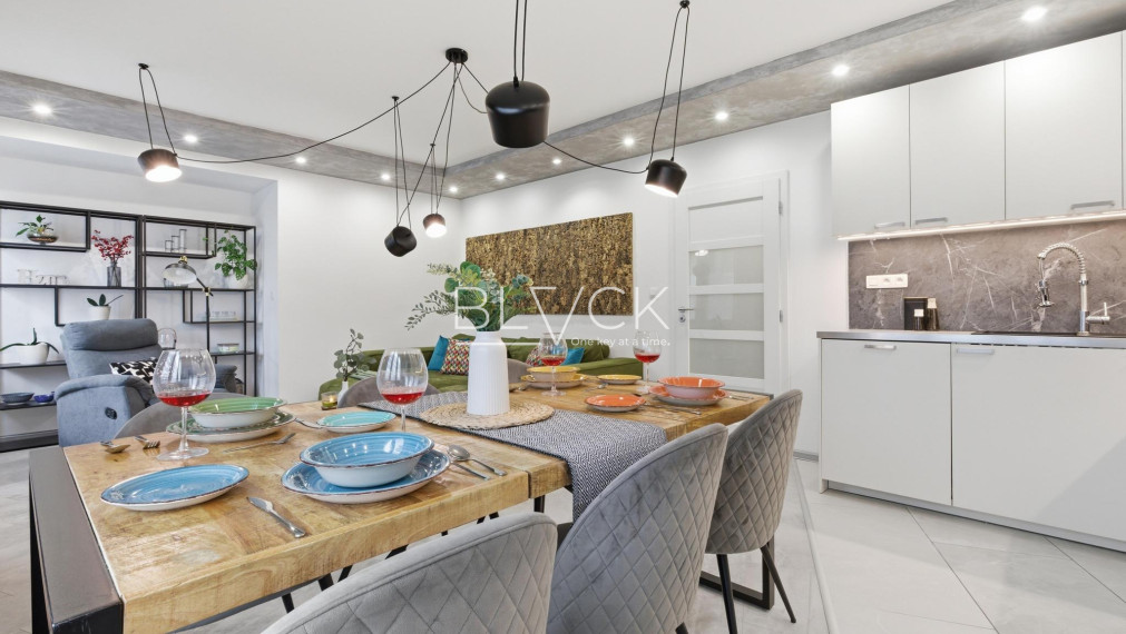 BLVCK - Nivy. Veľký byt. Malé starosti.