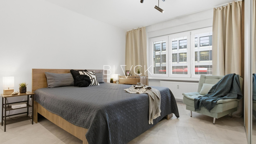 BLVCK - Nivy. Veľký byt. Malé starosti.