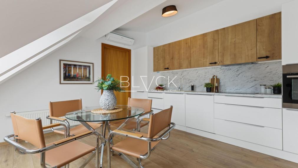 BLVCK - Reklama na ticho. A svetlo