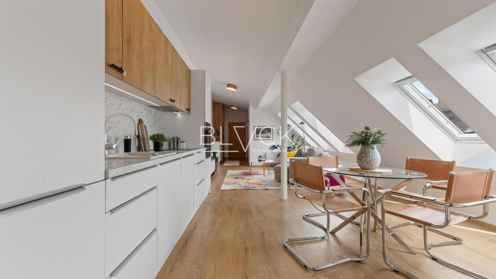 BLVCK - Reklama na ticho. A svetlo