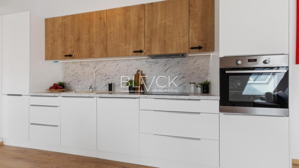 BLVCK - Reklama na ticho. A svetlo