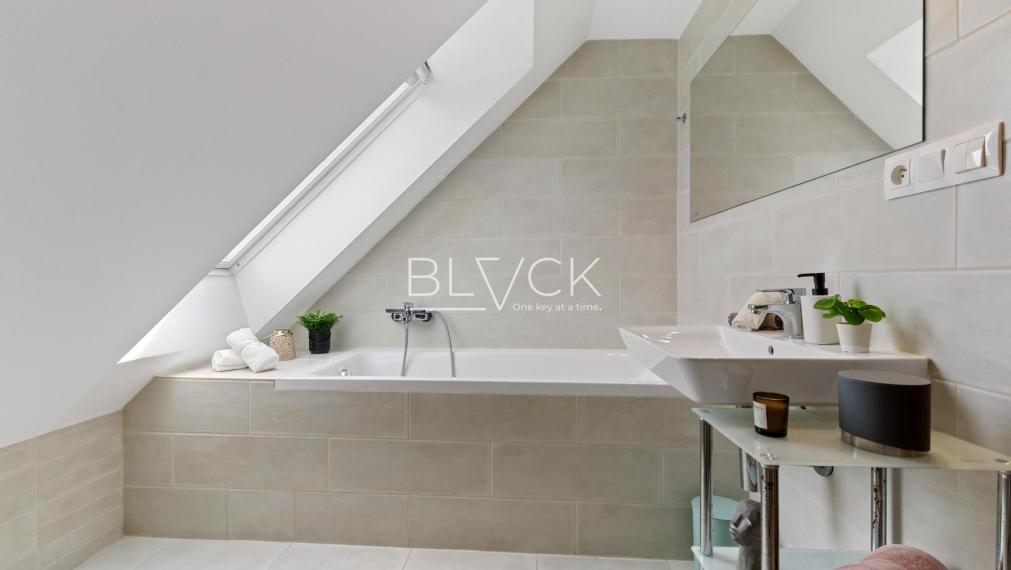 BLVCK - Reklama na ticho. A svetlo