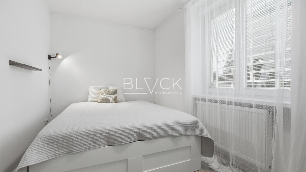 BLVCK — Nivy. Tehla. Zelený dvor.