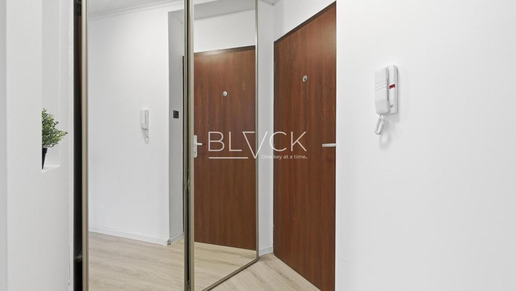 BLVCK — Nivy. Tehla. Zelený dvor.