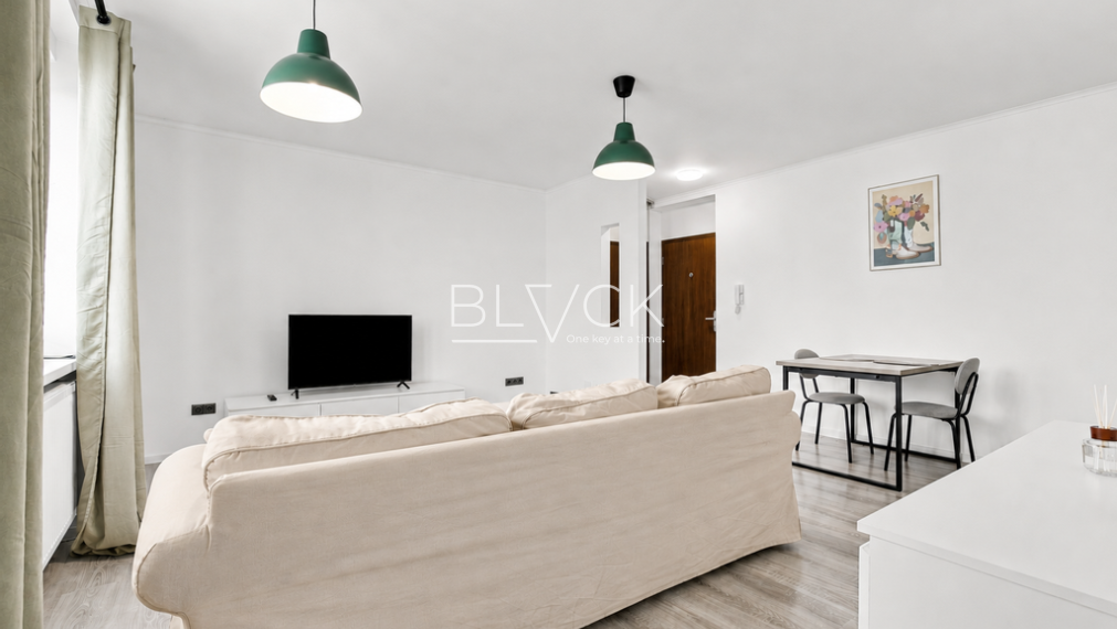 BLVCK — Nivy. Tehla. Zelený dvor.