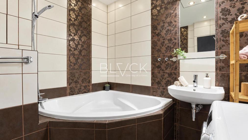 BLVCK - Viac izieb, než čakáš.