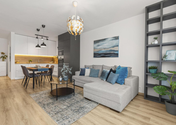 BLVCK - Bývanie vo vinohradoch a do mesta na bajku? Tento 2-izbák pod Karpatmi čaká na teba.