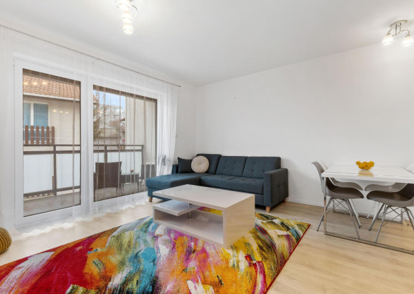 BLVCK - Rezidencia Opavská. Mestský vibe, les za chrbtom.